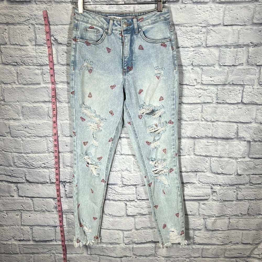 Tinseltown Embroidered Pizza Distressed Light Wash Mom Jeans | size 1